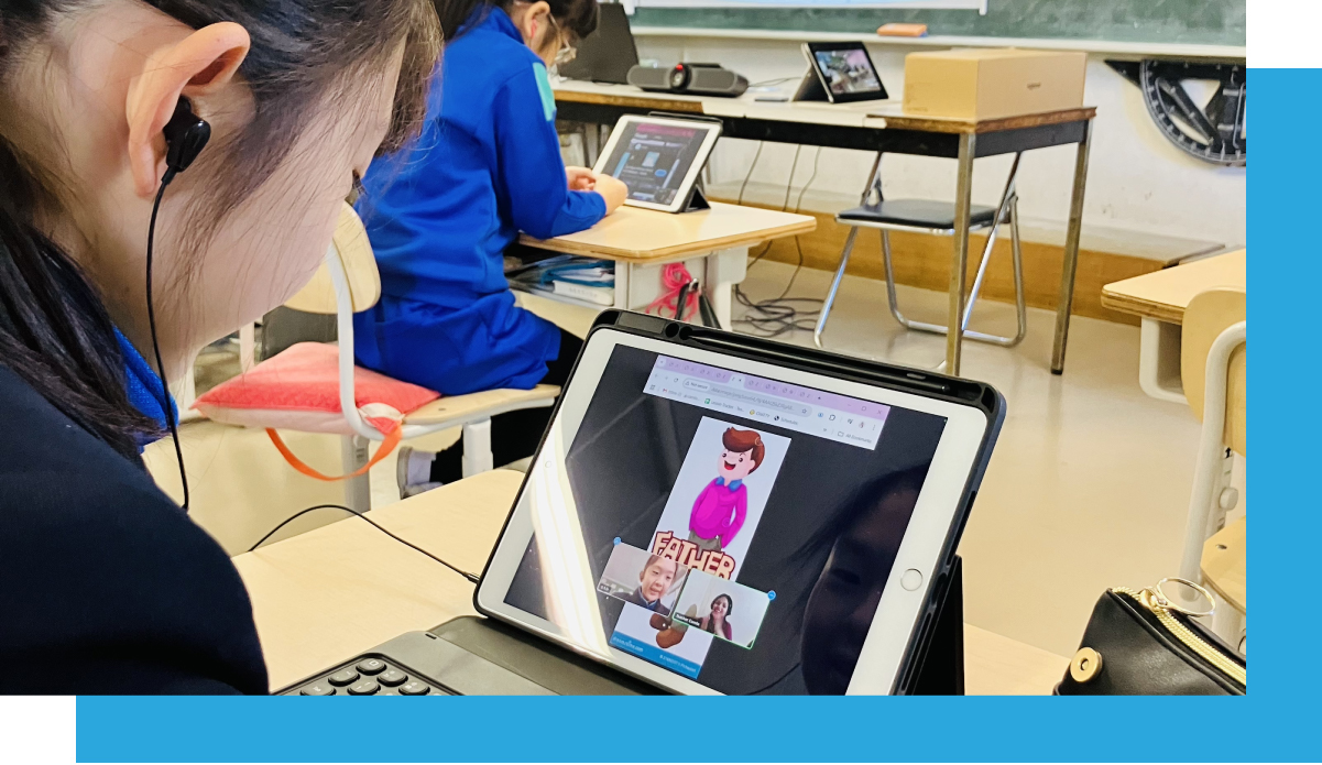 タブレットを見る子ども