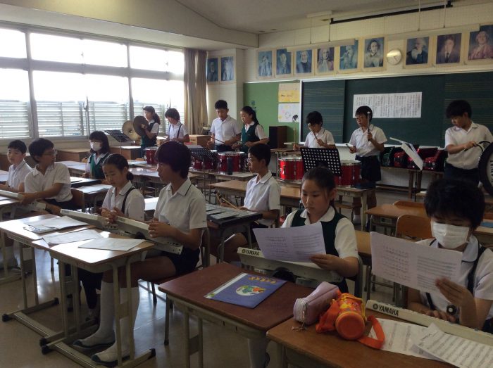 6年生 マーチング練習始まる