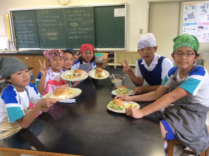 手作りクラブ「ハンバーガーセット」