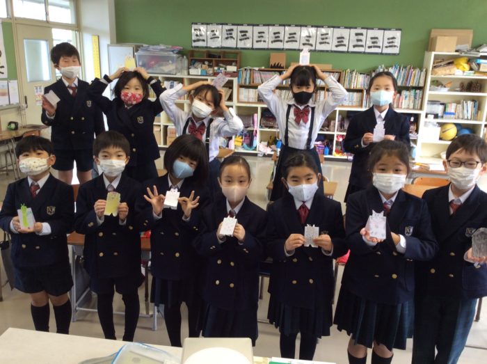 2年生　紙ずもう大会