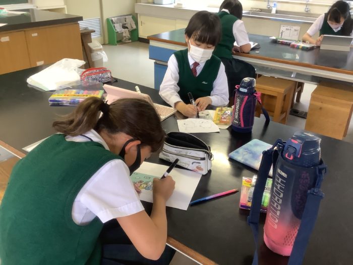 なかよし手作りクラブ　　〜プラ板作り〜