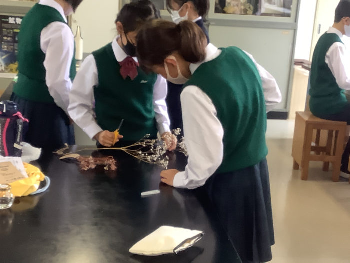 ハーバリウム作り(手づくりクラブ)