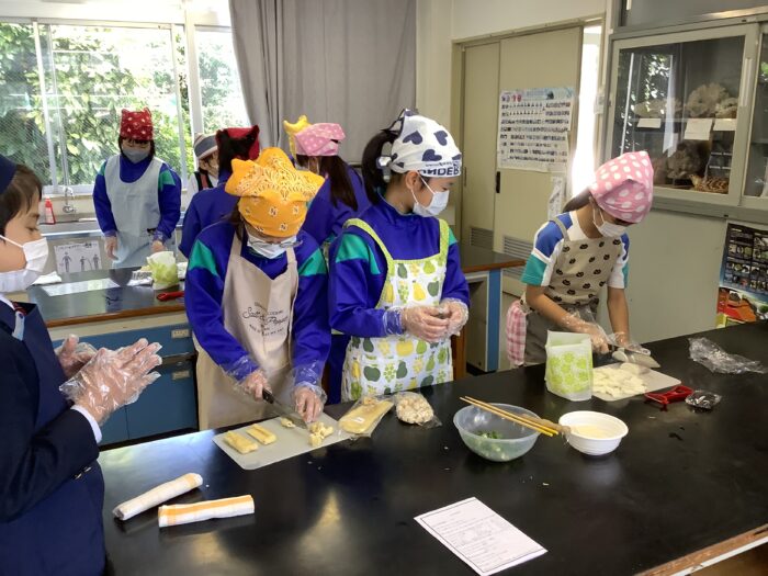 ５年生　調理実習「食べて元気！ご飯とみそ汁」
