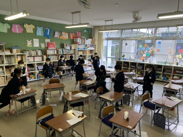 【SOJ】11月24日の１・2年生のSOJは『松ぼっくりのけん玉』や劇の発表をしました！