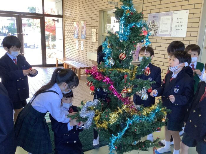 ツリーを飾ったよ(1年生)